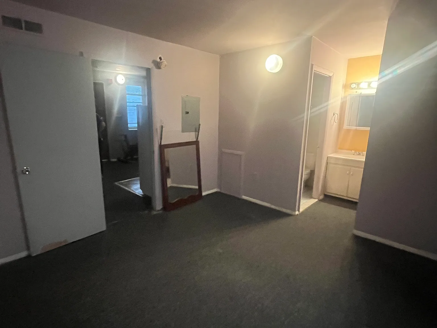 1 bed, 300 sqft, $1,100 — Photo 4