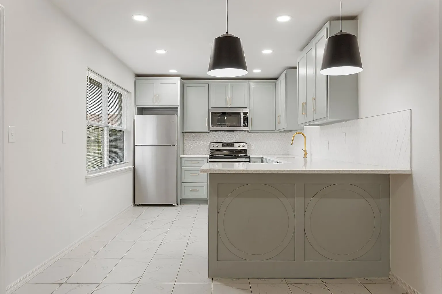 3 bed, 1.5 bath, 1100 sqft, $1,650 — Photo 1