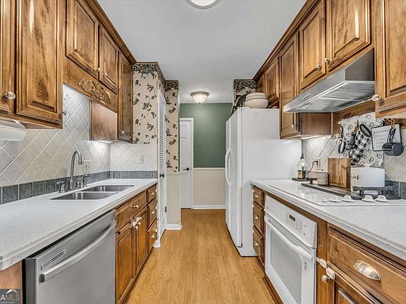 5th image of 70 Newton Ridge Dr