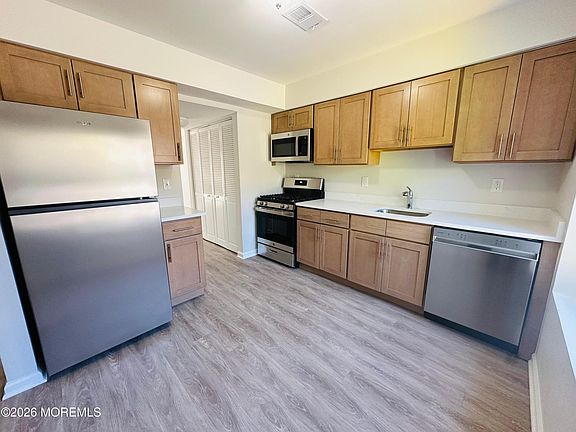2nd image of 402 Woodlake Manor Dr #1000