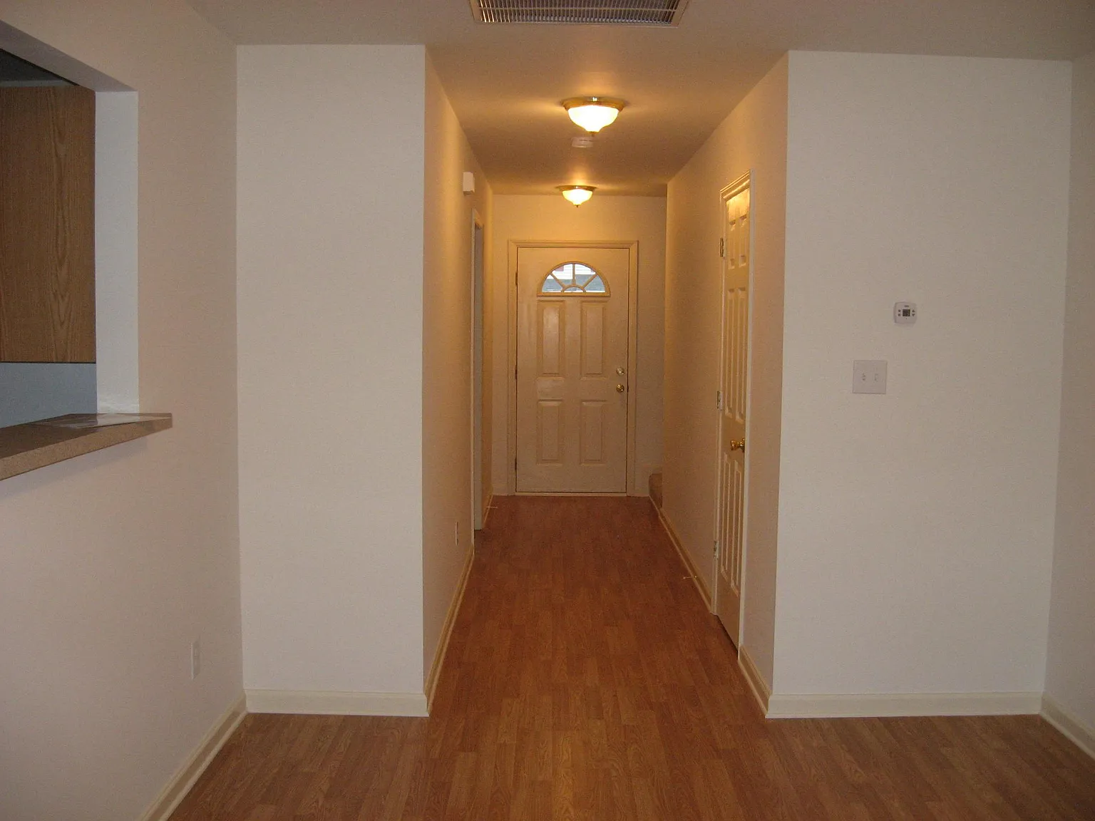 3 bed, 2.5 bath, 1352 sqft, $1,820 — Photo 2
