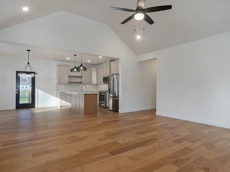 1111 S National Ave — Photo 31
