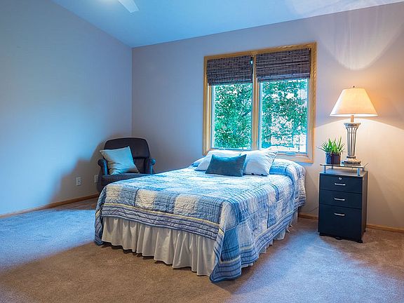 Master bedroom - 13' x 15'