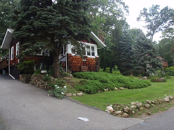 2nd image of 61 Oakwood Dr