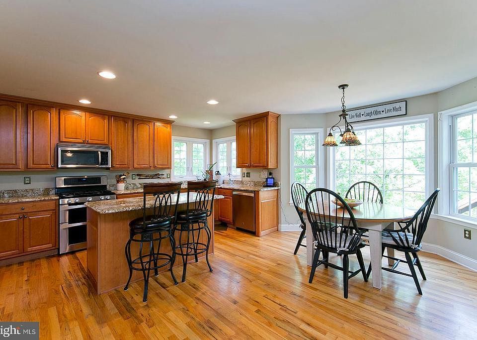 1st image of 129 Laredo Ct