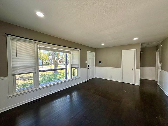 3rd image of 1030 W Park Ave