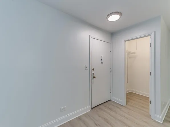 4424 Euclid Ave APT 1B, Rolling Meadows, IL 60008