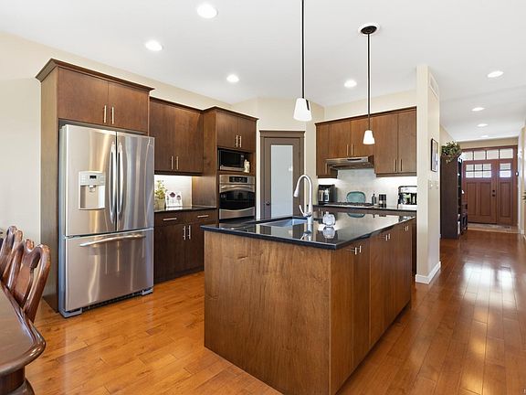 5th image of 2567 McClaren Rd