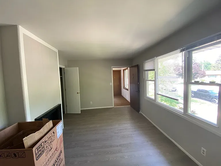 401-433 Donald Dr — Photo 2