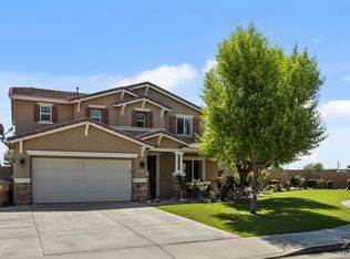 8202 Wellstone Way, Bakersfield, CA 93313