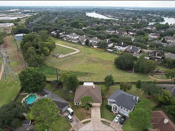 3rd image of 4102 Forest Leaf Cir