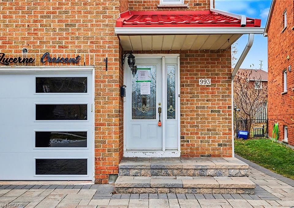 1st image of 993 Lucerne Cres