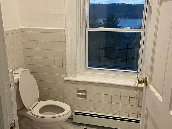 4th image of 257 Warburton Ave APT 3