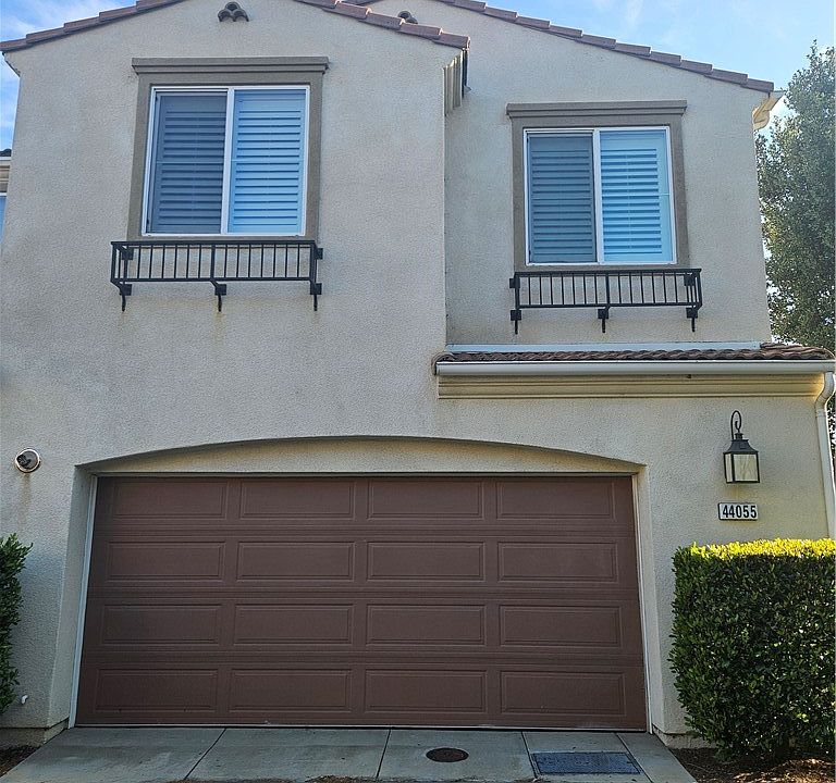 1st image of 44055 Calle Luz