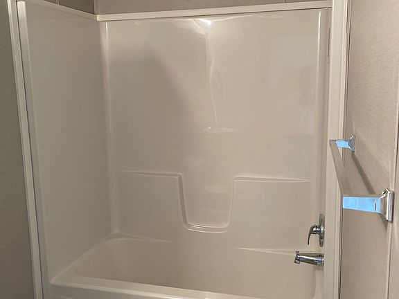 4th image of 663 Elmdale Ln E