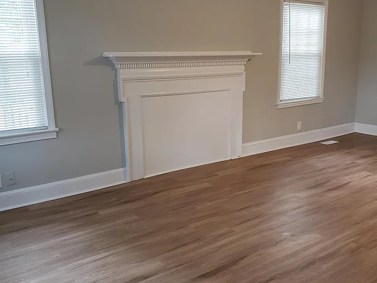 1004 Laurel St — Photo 2