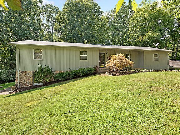 3rd image of 2825 Mary Emily Ln