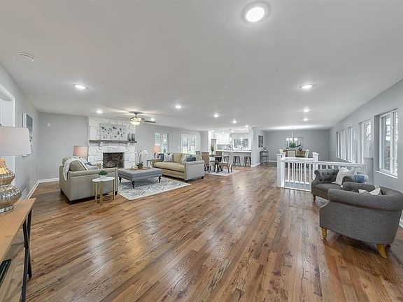 3rd image of 365 Nottingham Dr