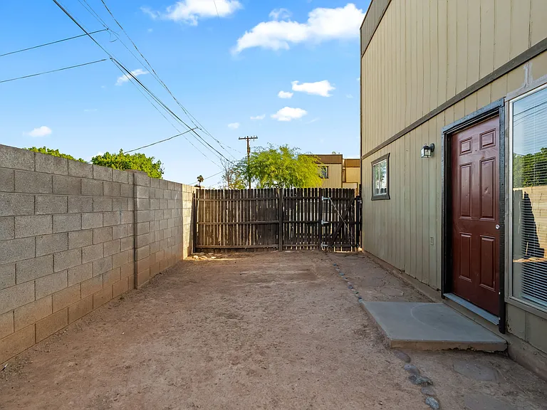 33-web-or-mls-1742 E Pepper Cir Apt 4--30_12132024