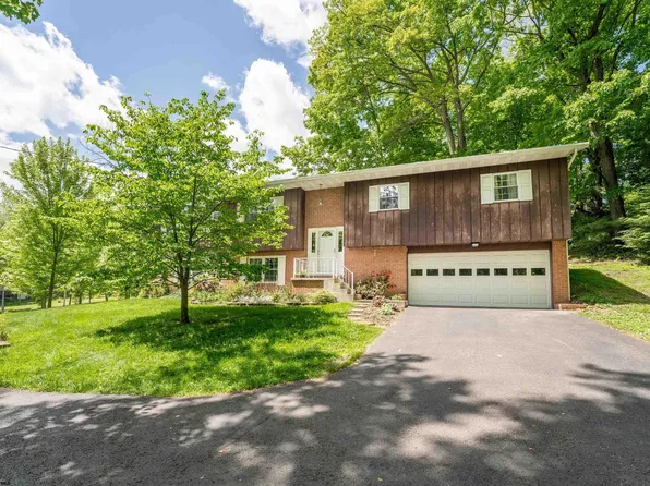 2290 Meadows Dr, Morgantown, WV 26505