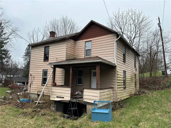 213 Wurtemburg Rd, Ellwood City, PA 16117