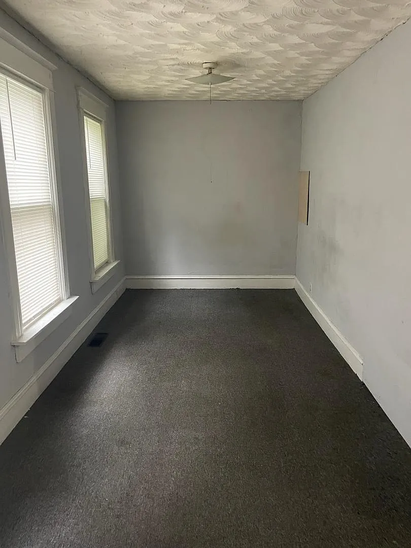 31 E Washington St - # 101 — Photo 2