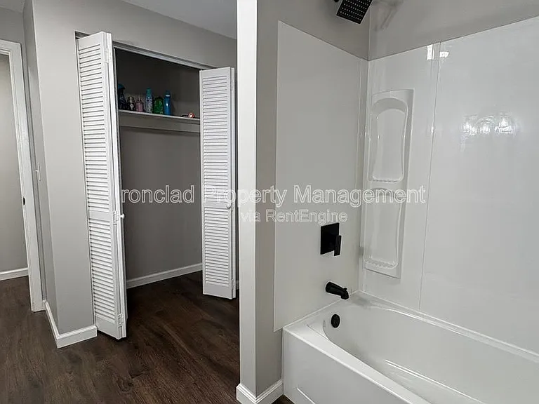 818 Pine St #4 — Photo 6