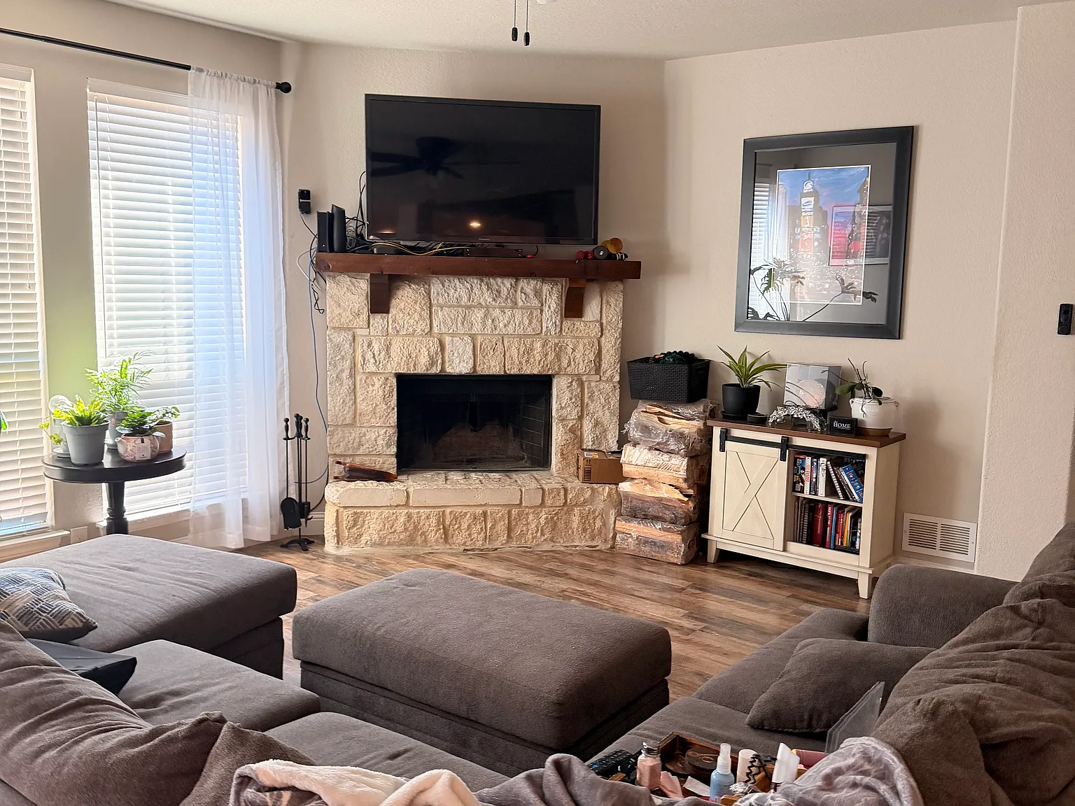 5 bed, 3837 sqft, $1,000 — Photo 4