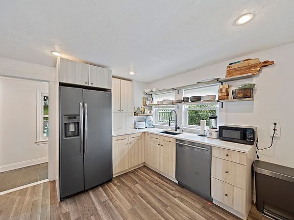 3rd image of 30 Hillside Ave