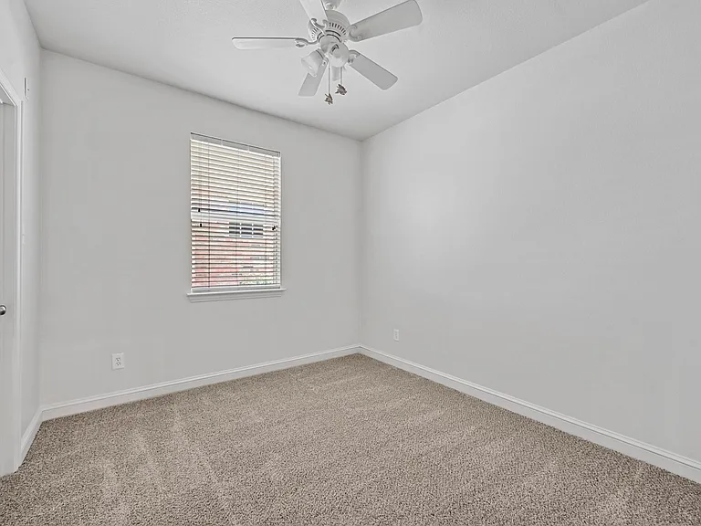 1711 Peregrine Dr — Photo 22