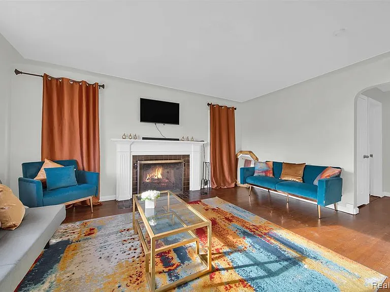 8550 W Outer Dr — Photo 3