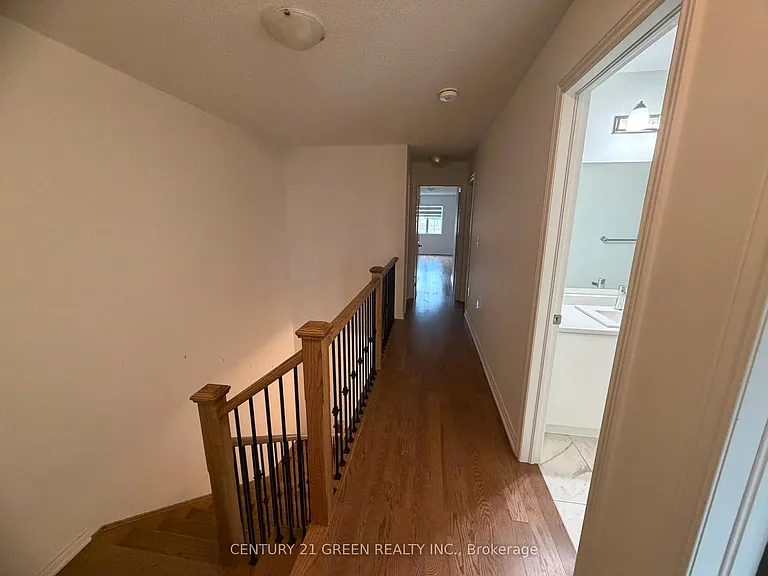 6 Reigate Ave — Photo 11