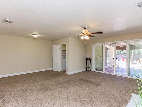4th image of 3532 E Redlands Ave