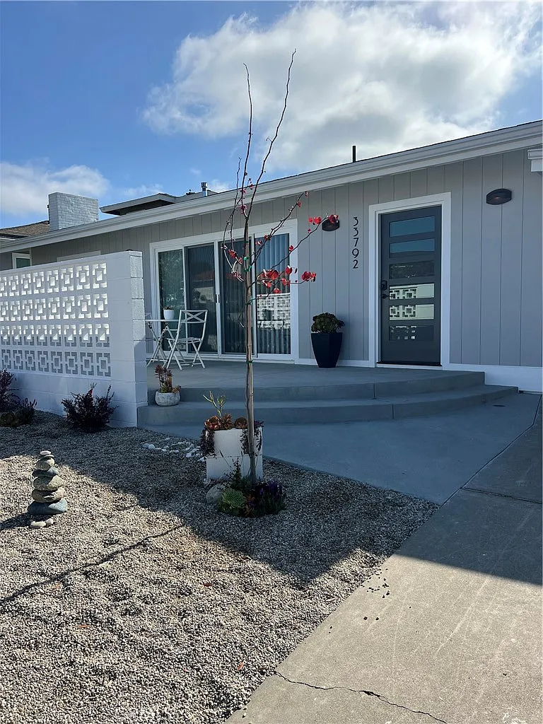 3 bed, 1400 sqft, $7,950 — Photo 2