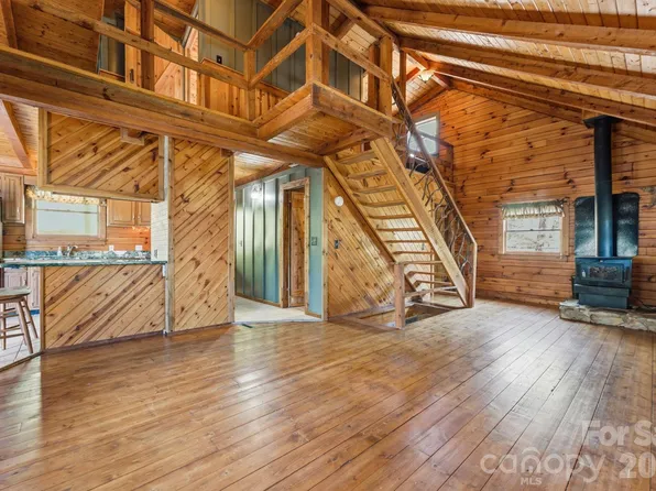 1837 E Alarka Rd, Bryson City, NC 28713
