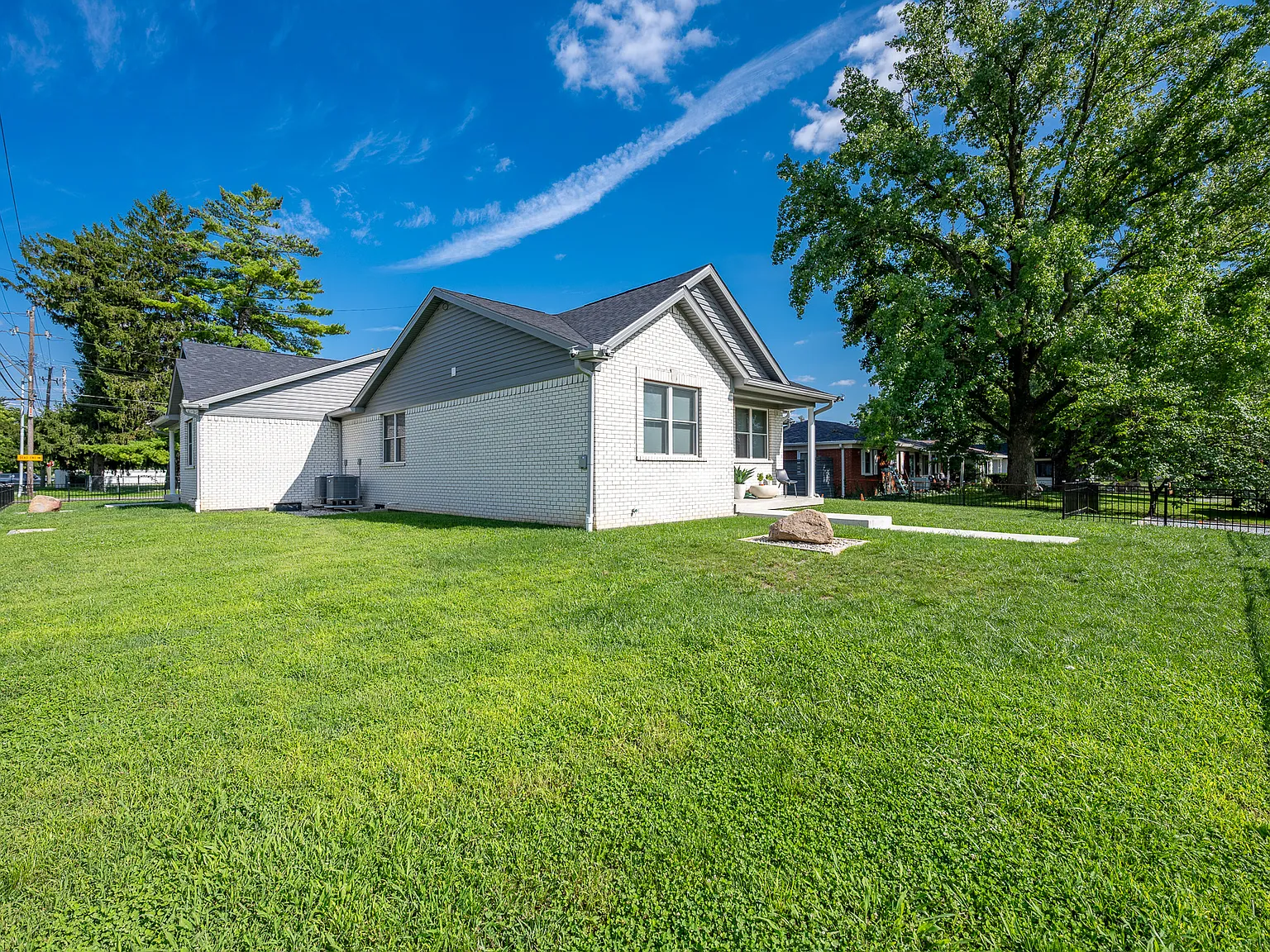 3 bed, 1400 sqft, $1,900 — Photo 3