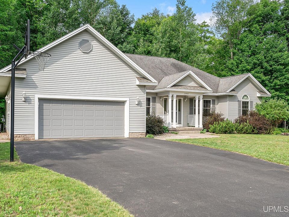1st image of 2916 Parkview Dr