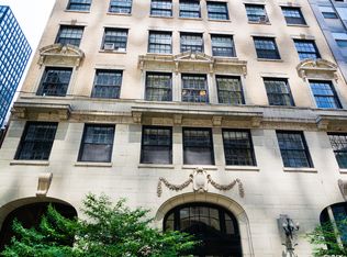 257 E Delaware Pl, Chicago, IL 60611