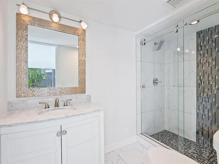 2440 SW 16th St — Photo 31