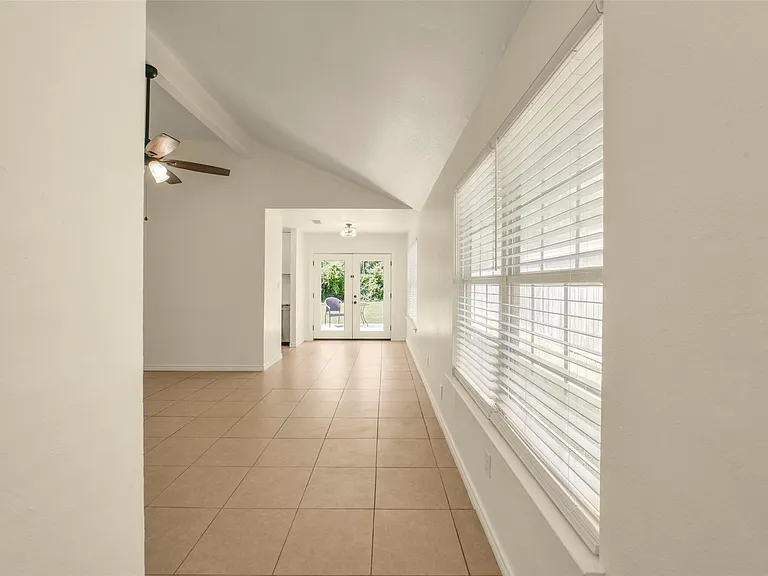18147 Dinner Creek Dr — Photo 6