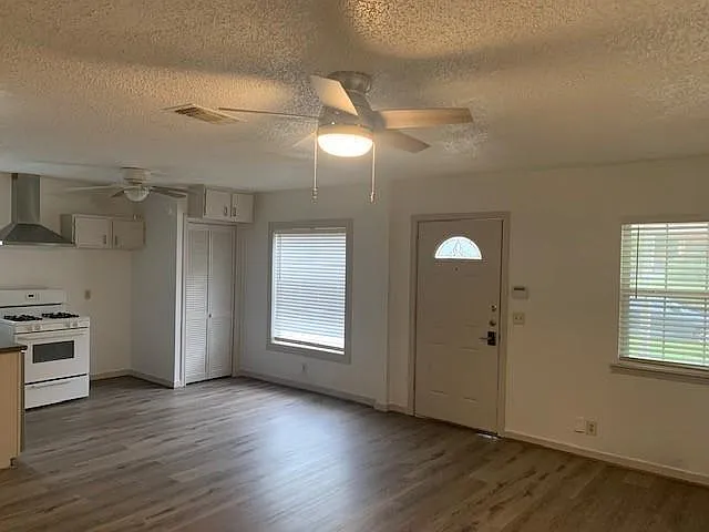 3927 Dexter Ave — Photo 6