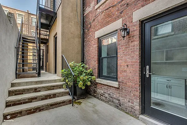 Rented by Dixon Advisory USA Inc. | media 39