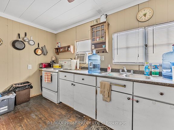 4th image of 1947 Woods Bay Rd