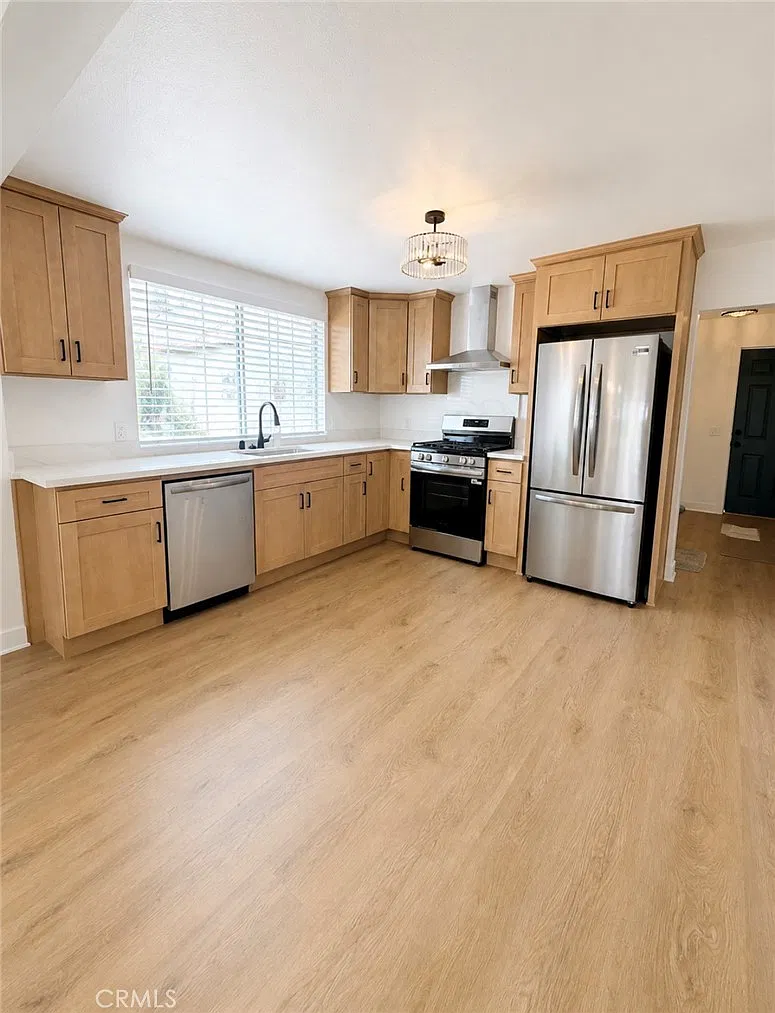 3 bed, 1.5 bath, 1104 sqft, $3,250 — Photo 1