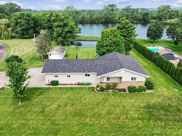 101 Lakeview Dr, Gibson City, IL 60936