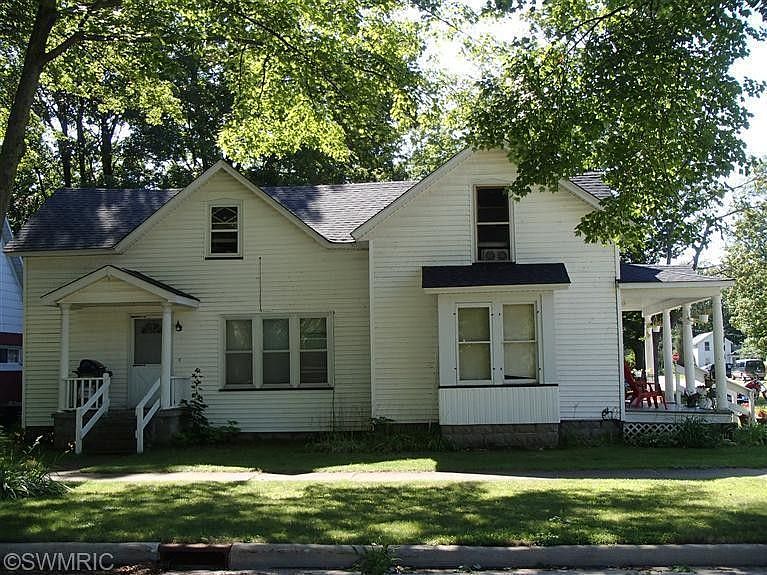 2nd image of 804 S Division St