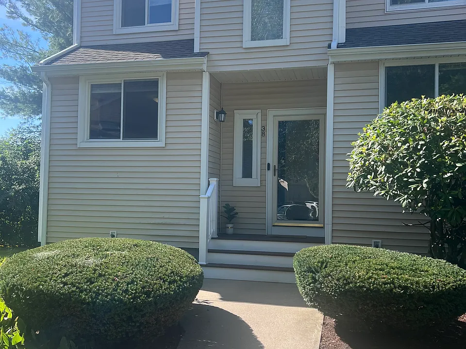 38 Gaslight Ln