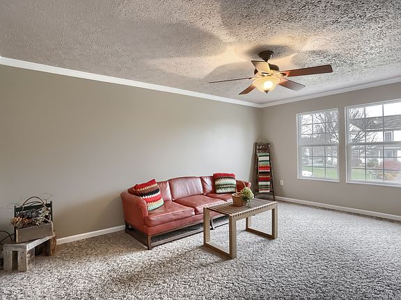 4th image of 106 Shady Oak Dr
