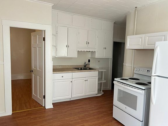5th image of 172 Pine St APT 1
