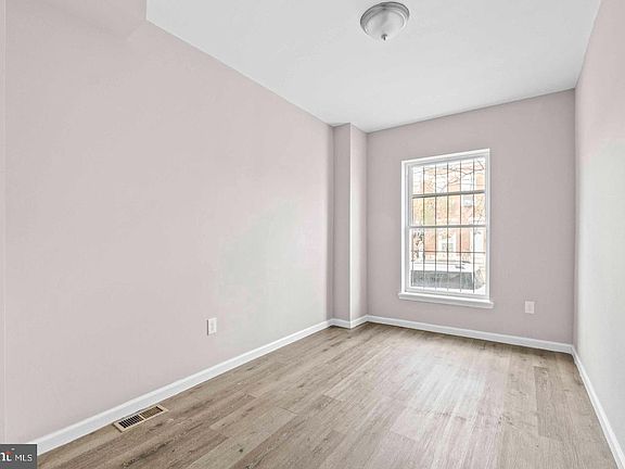 4th image of 2815 E Madison St
